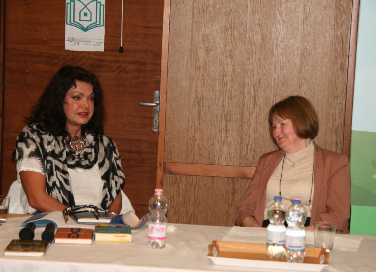 Az április 8-i székesfehérvári író-olvasó találkozón, a Gárdonyi Géza Művelődési Ház könyvtárában