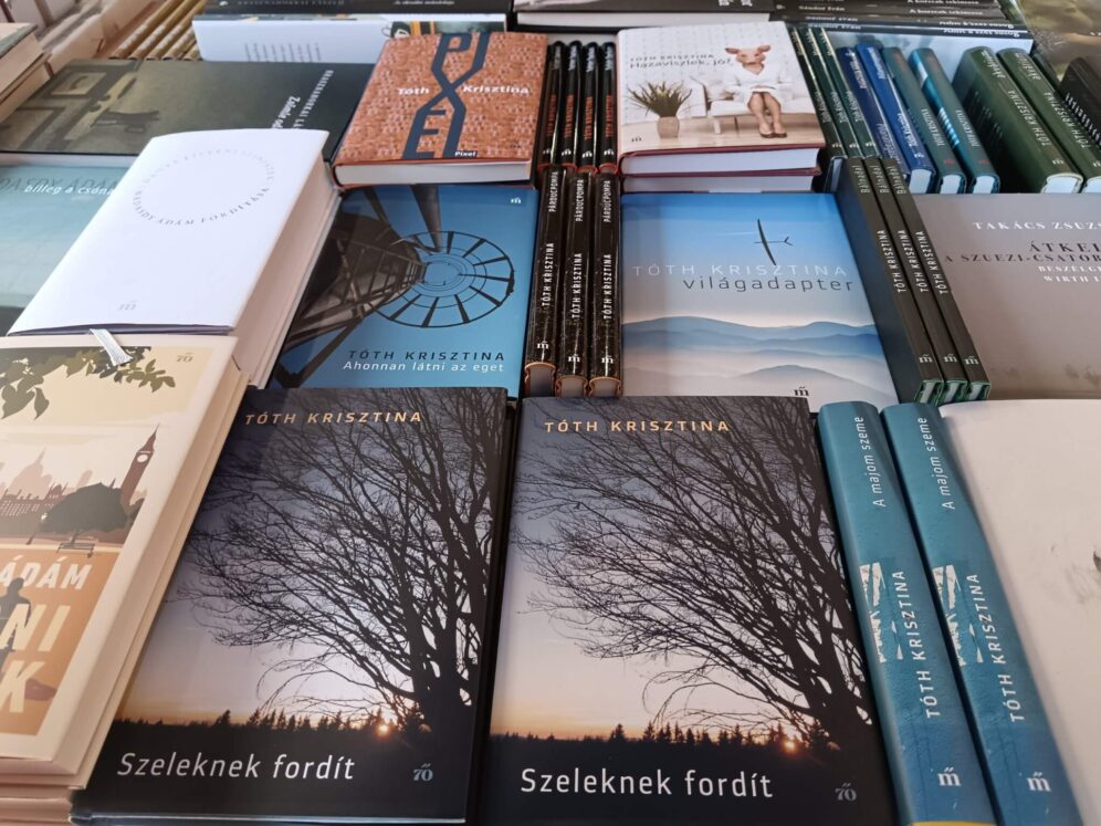 Karácsonyi dedikálás a budapesti Fókusz Könyváruházban