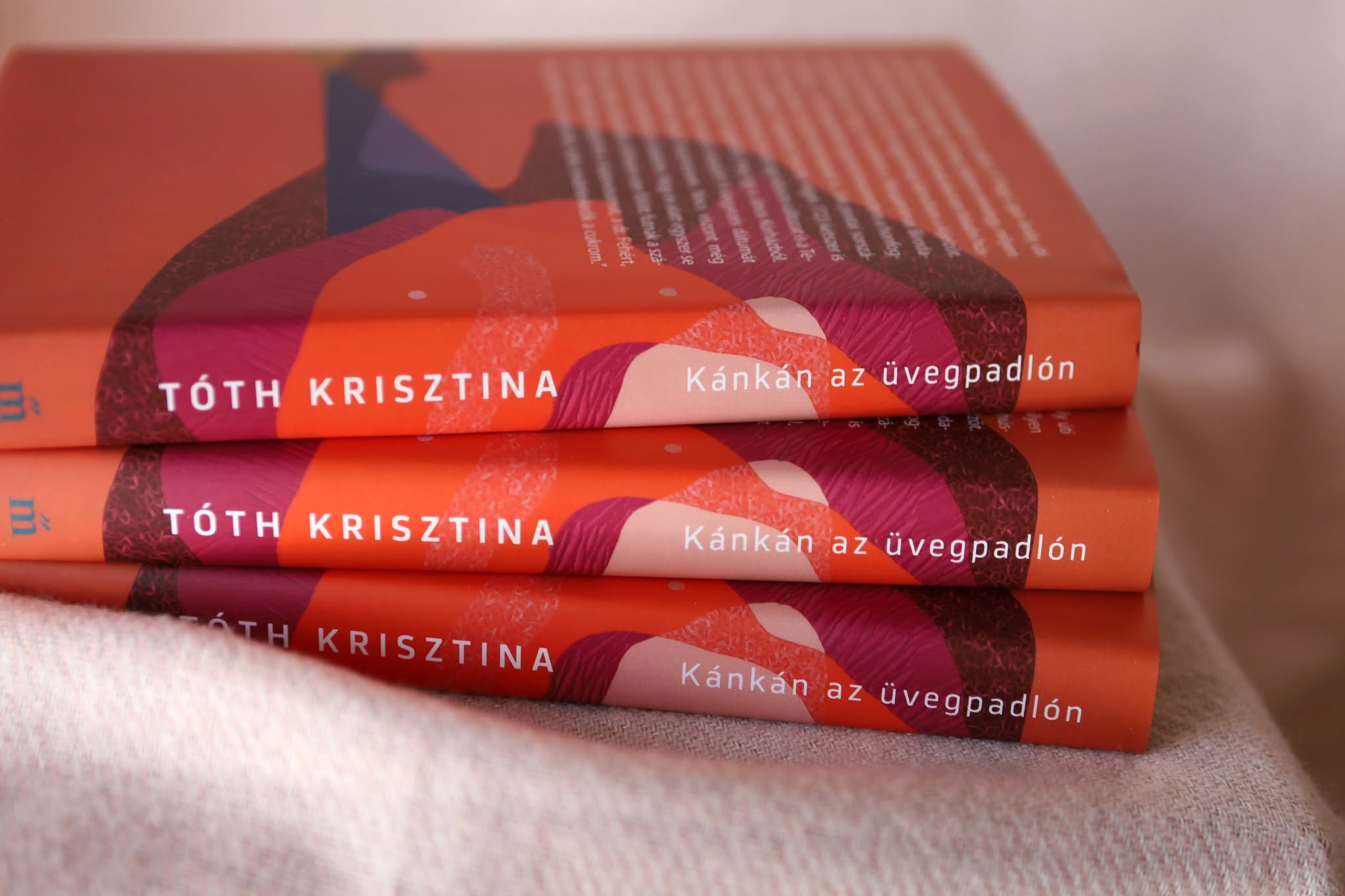 Tóth Krisztina költő, író, műfordító Tóth Krisztina költő, író, műfordító