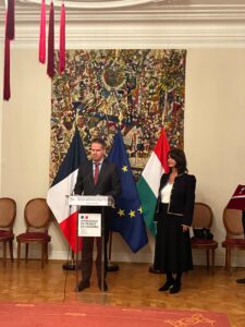 Tóth Krisztina író, műfordító Tóth Krisztina író, műfordító